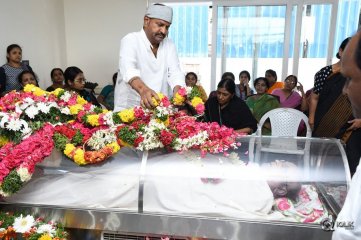 Celebs Pay Condolences to C Narayana Reddy